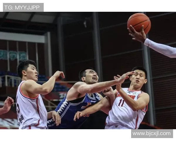 深入分析上海篮球队阵地战战术特点与执行策略