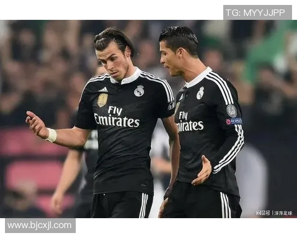 世界足球明星队服的魅力与风采探秘,领略球场上的时尚与个性 世界足球明星队服的魅力与风采探秘,领略球场上的时尚与个性