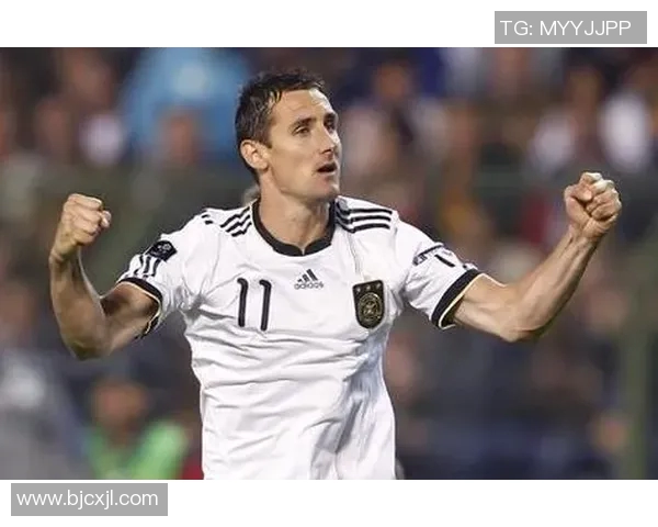 大器晚成的足球明星们如何在逆境中崛起成就辉煌人生